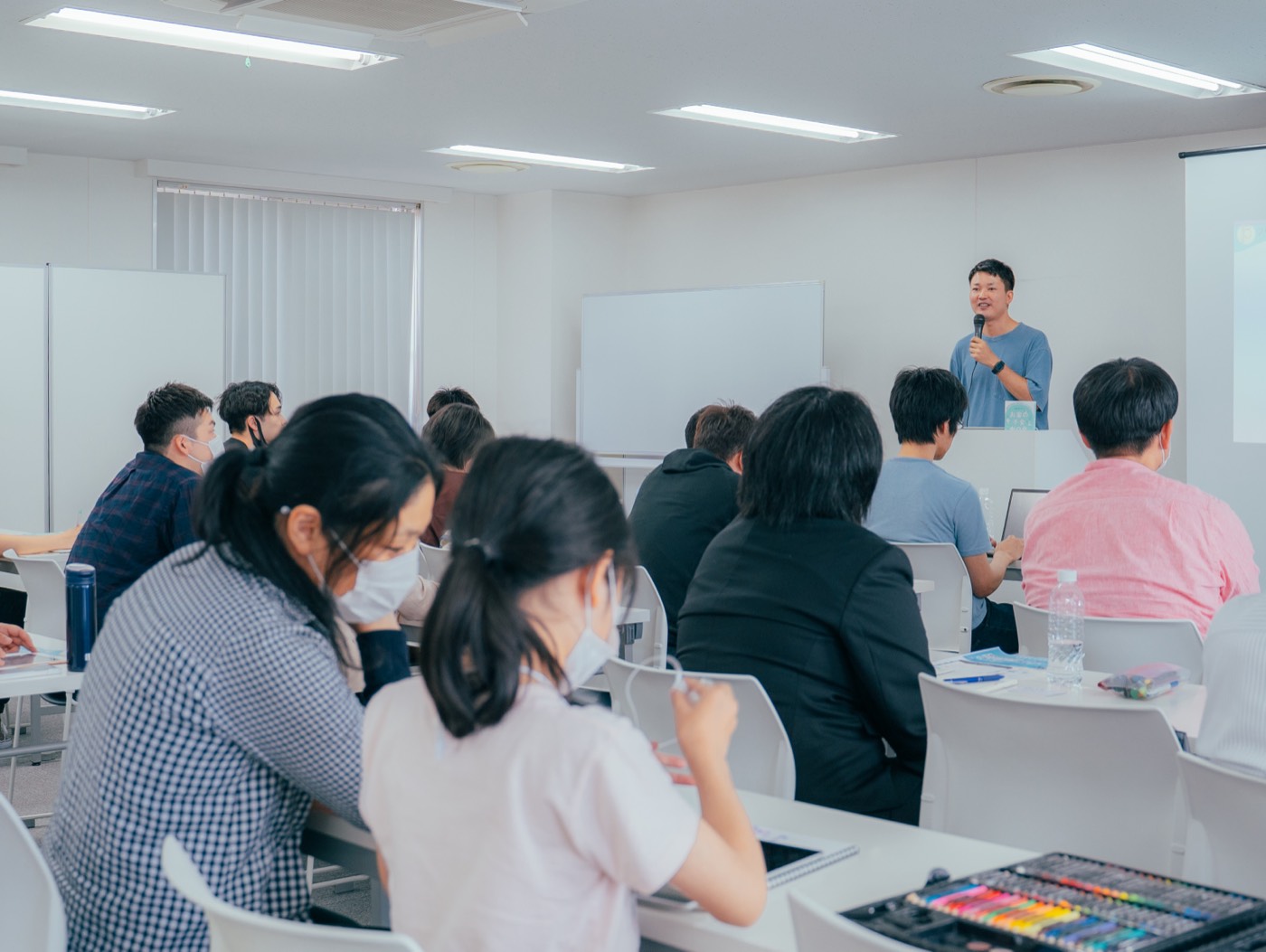 フリーランスの学校のセミナーで学ぶ受講生たち